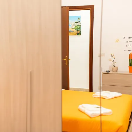 In Center - Vacation Near The Train Station & Attractions Apartment *